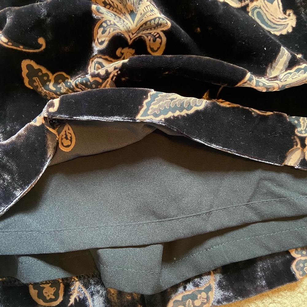 Eliza J Plum Paisley Velvet Cape Sleeve Size 6p - Picture 7 of 15